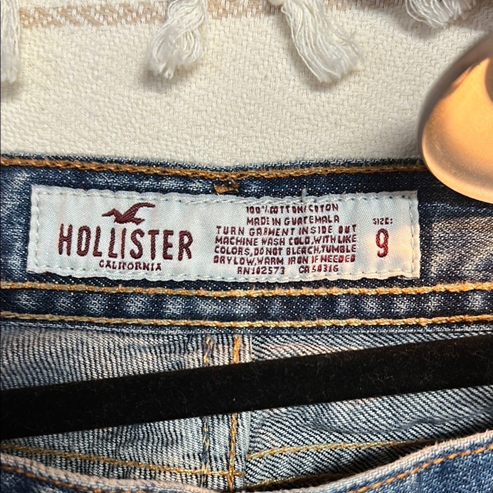 Hollister Blue Straight Leg Jeans with Vintage Appeal - Picture 2 of 11